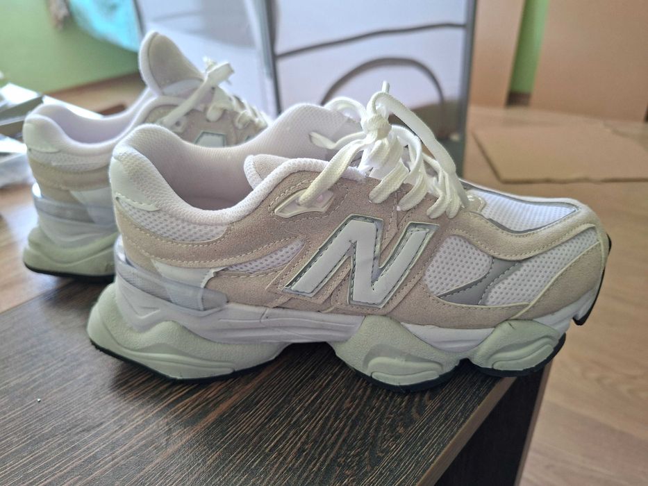 Продавам дамски маратонки new balance 9060