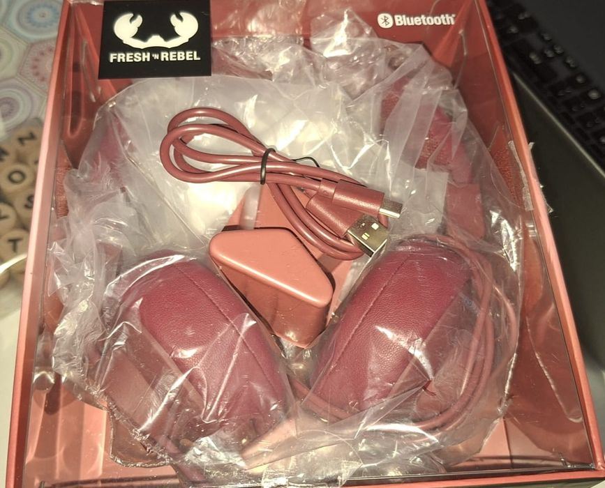 Casti On-Ear Fresh 'n Rebel Cult, Bluetooth, Autonomie 20 ore,Ruby Red
