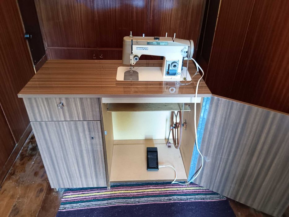 Продавам полска шевна машина Лучник!