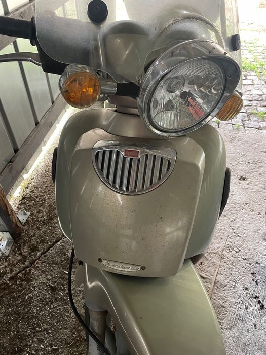 Скутер Априля 125 кубика