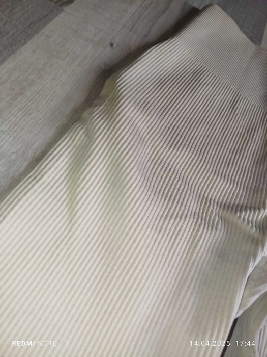 Дамски рипсен клин оформящ дупето.