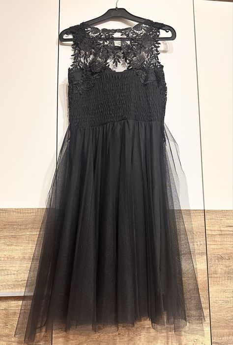 Черна рокля с тюл