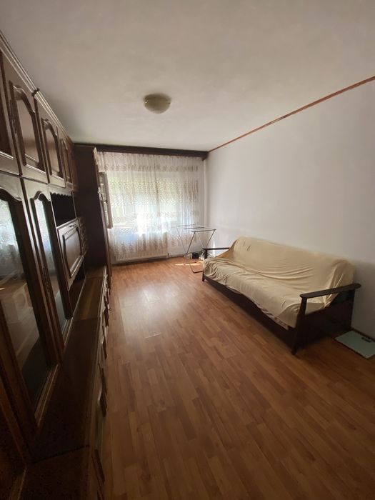 Vand apartament 3 camere