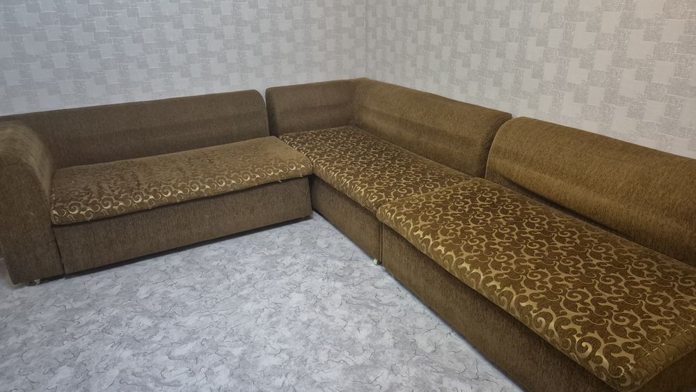 Диван продаю складывается