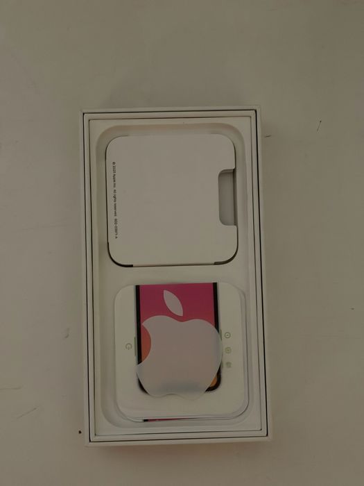 Продается Iphone XR. Все в родном запчасте..