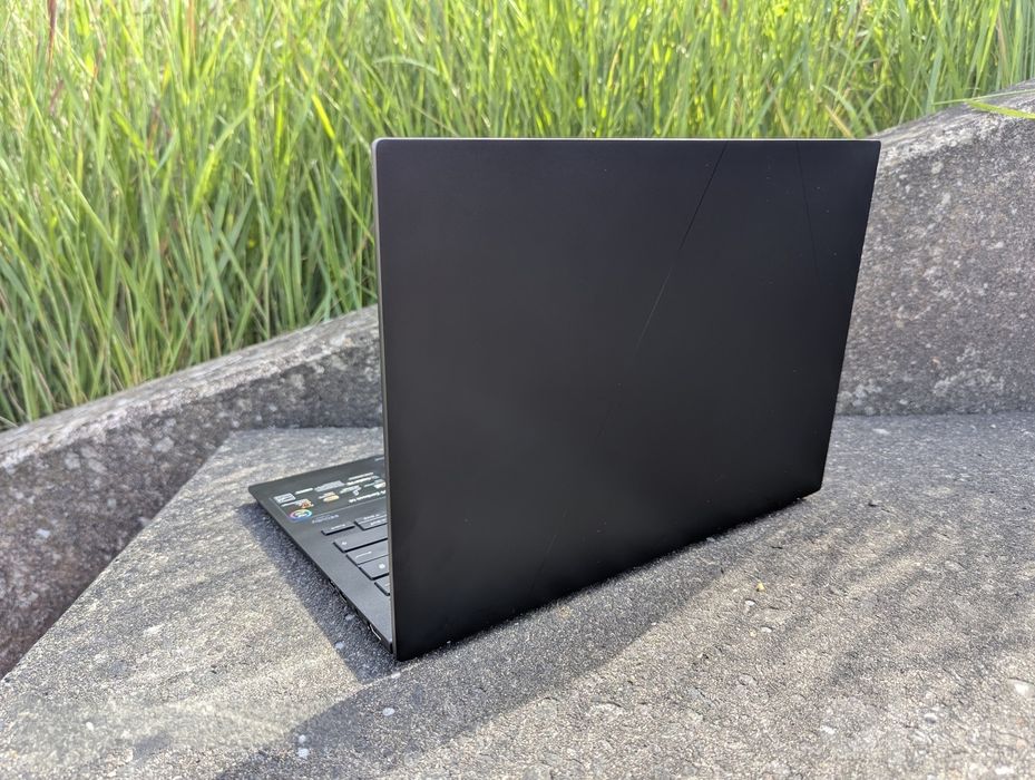 Продается ноутбук ASUS Zenbook UM3406K