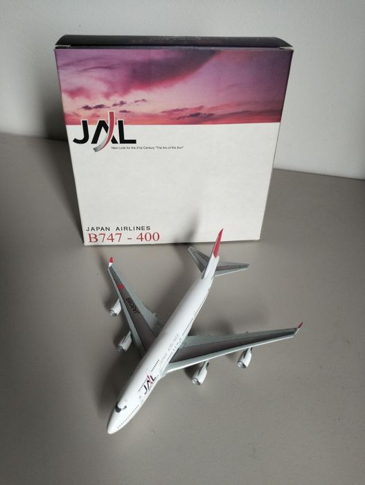 Vând avion macheta Boeing 747-400  condiție impecabila scara 1:400