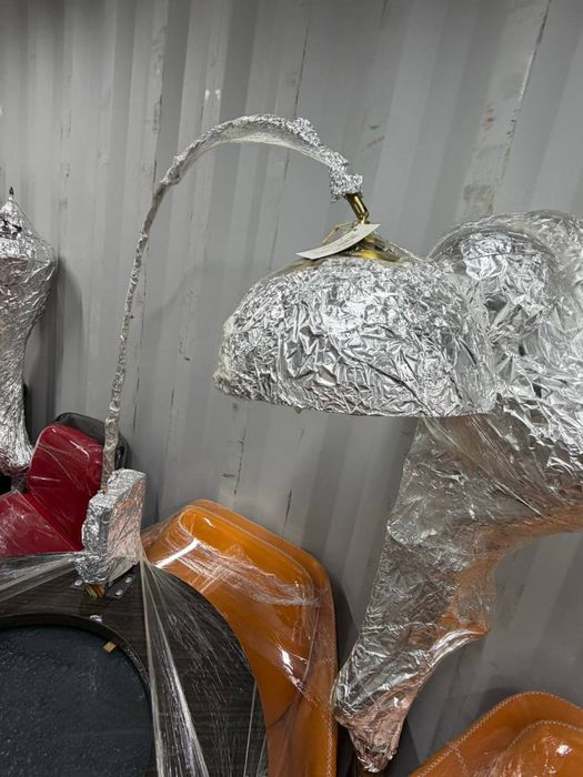 Светилник сотилади