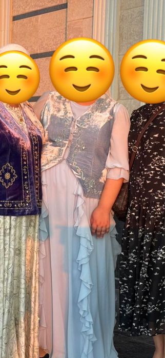 Кажекей көйлегімен