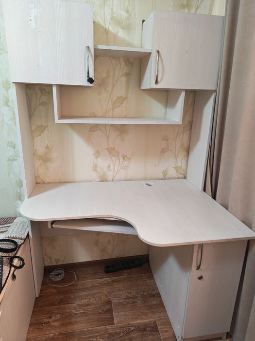 Продам стол компьютерный