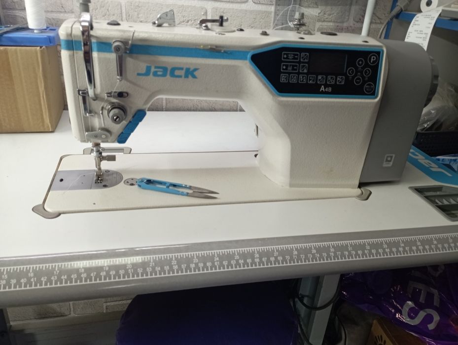 Продам швейную машинку jack