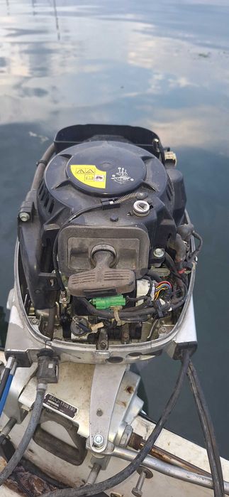 Извънбордов двигател Honda BF8 със стартер, щамбайн и документи.