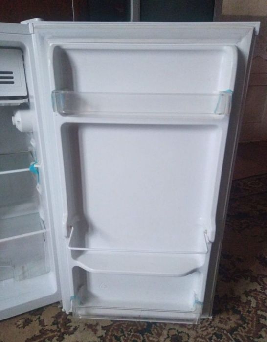 Vând mini frigider albatros