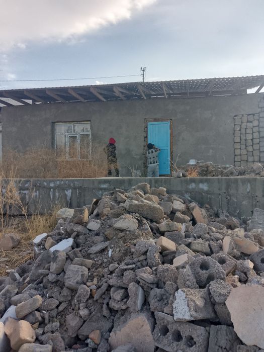 Тош область ахангаран шахар мунчоктепада ховли сотилади 4 соток