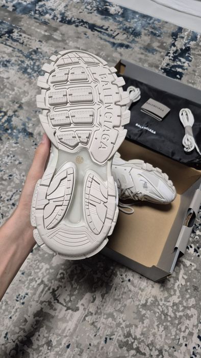 Balenciaga track 42