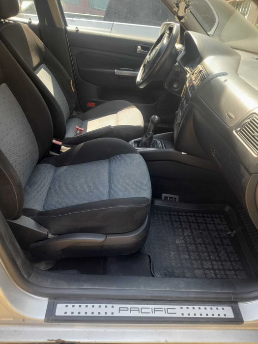Vând Volkswagen Golf Variant 1.9 Tdi