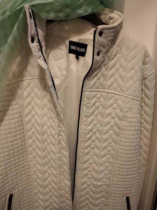 Geci noi, compleu , cămașă de in la 80 lei.