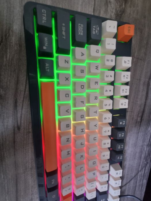 Клавиатура абсолютно новая !