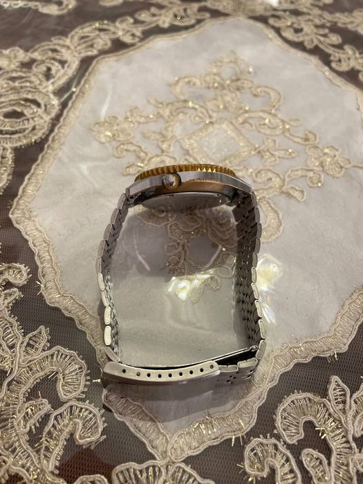 Продаю оригинальные часы