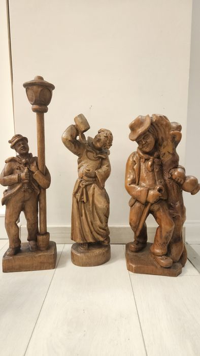 Statui sculptate lemn masiv și ceară