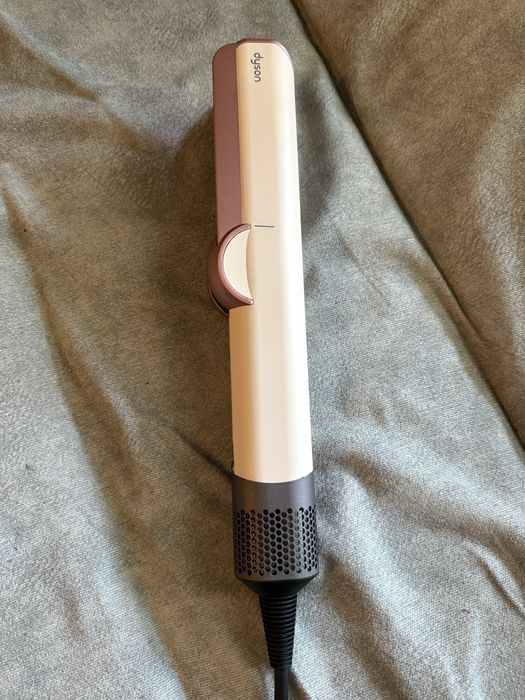 Aparat de îndreptat părul Dyson Airstrait™ (Ceramic Pink/Rose Gold)