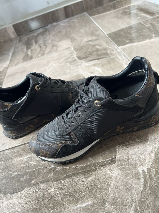 Черни спортни обувки