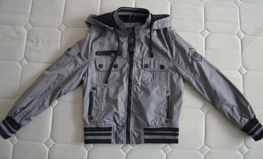 Ново детско есенно яке с качулка за дете на 7-8 г.