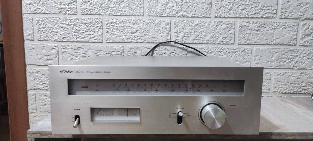 Продам стерео тюнер Victor (jvc)