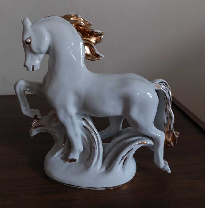 Лошадь фарфоровая статуэтка ЛФЗ. Конь сувенир