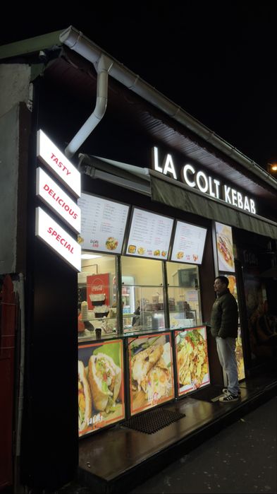 Litere volumetrice Bannere Colantari Autocolant Stikere Casete luminoa