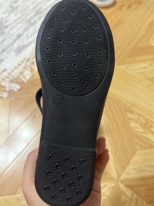 Продам детские туфли