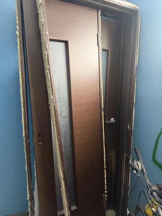 Отдам даром двери б/у  коробками