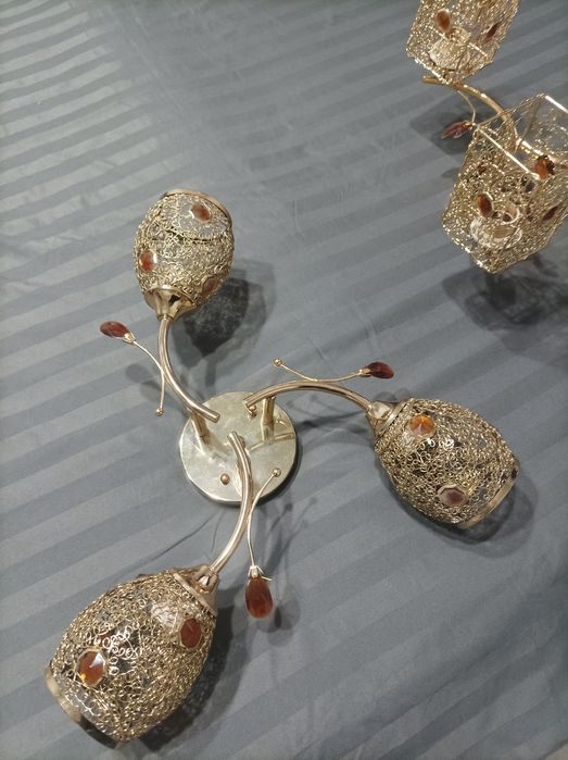 Продам люстру и светильник