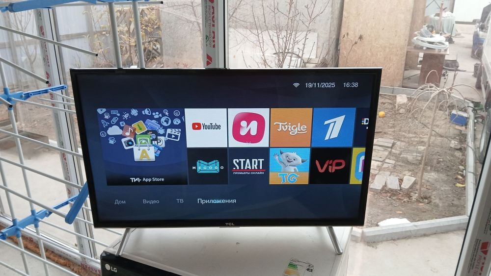 Продам телевизор тсл смарт тв