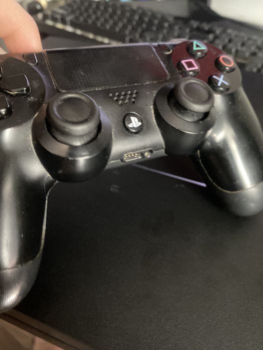 Ps4 cu două manete funcțional