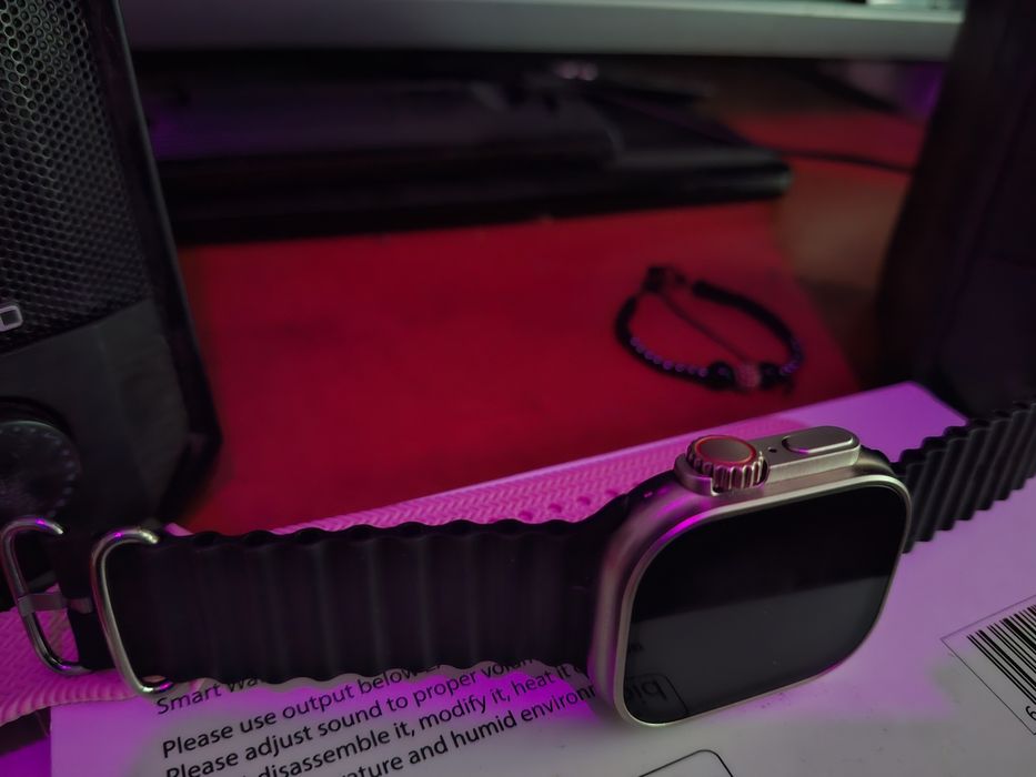 Smartwatch Ultra 49mm – Ecran mare, Curea Neagră + Curea Roz cadou, Ca Nou!