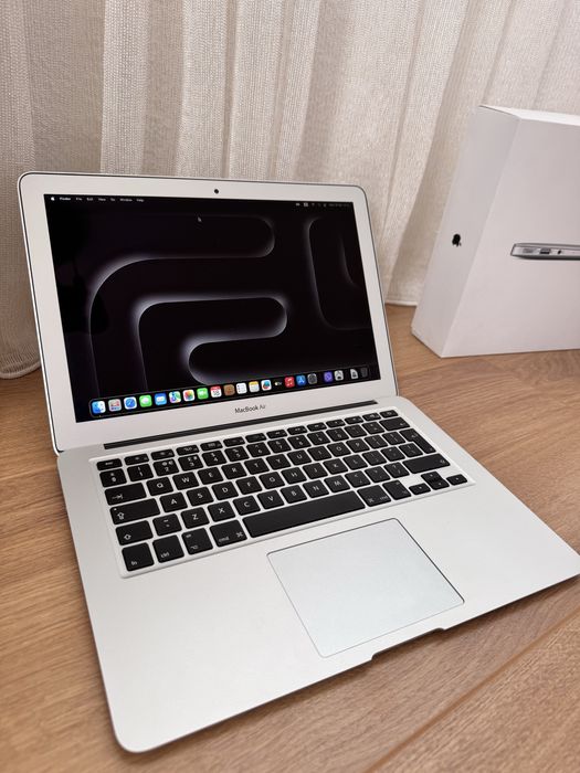 Лаптоп MacBook Air A1466, i7, 8 Gb Ram, 256 SSD