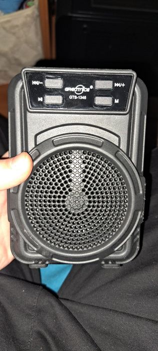 Boxa de vânzare eu vreau un monitor pe ea