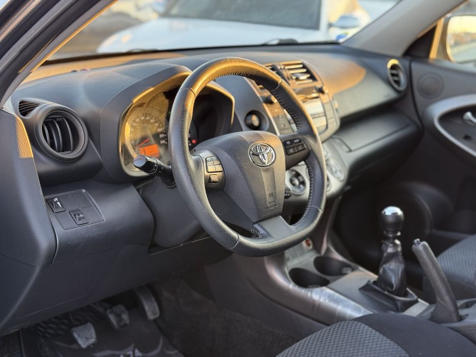 Toyota Rav4 2.2D4D* 2011г* Топ Състояние* Теглич* 197.000КМ*