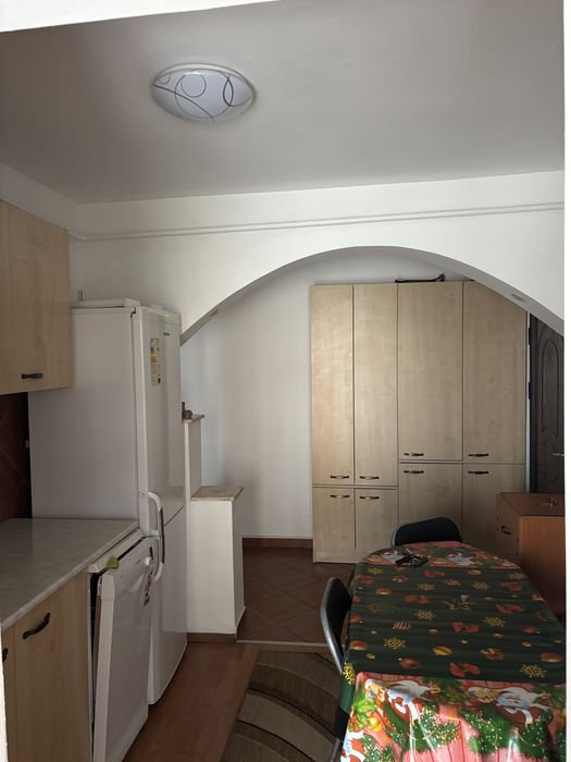 Inchiriez apartament 2 camere , zona centrala