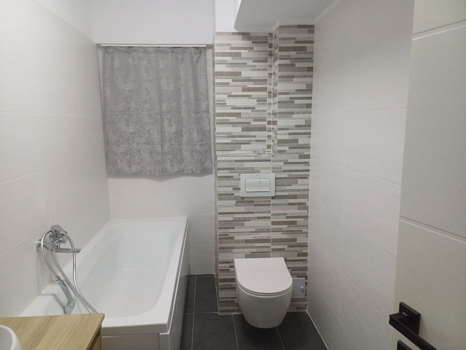 Închiriez apartament.