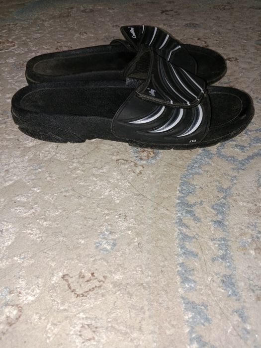 Продам шлепанцы размер  42. 43