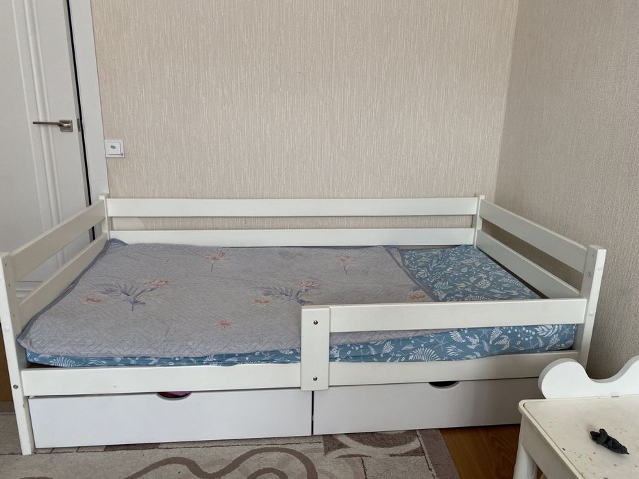 Детская кровать из дерева