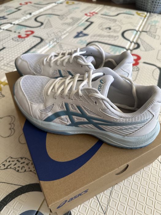 Маратонки за спорт / волейбол Asics номер 40.5