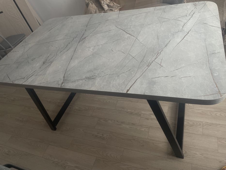 Продам кухонный стол