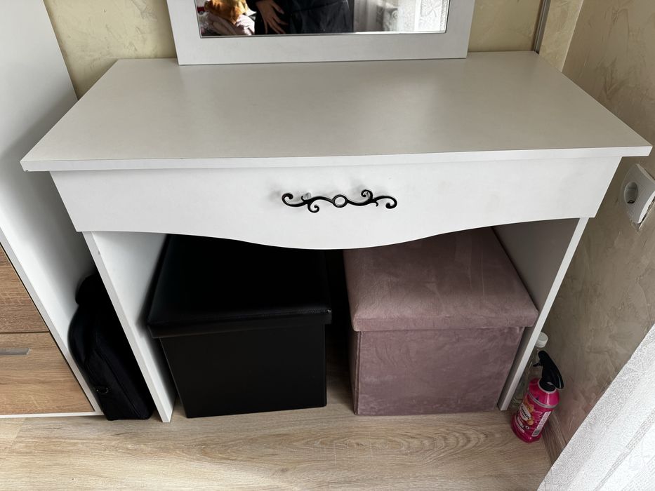 Нова тоалетка за грим