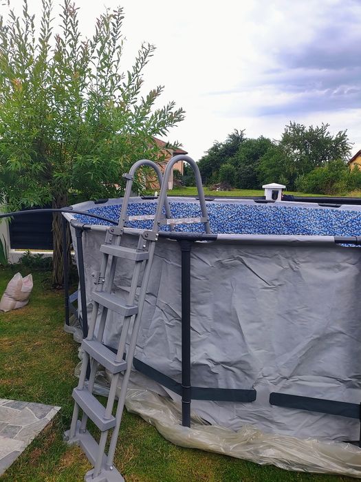 Vând Piscină cu pompa nisip Bestway
