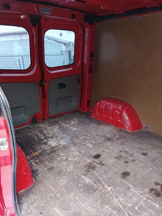 Vând Nissan Primastar