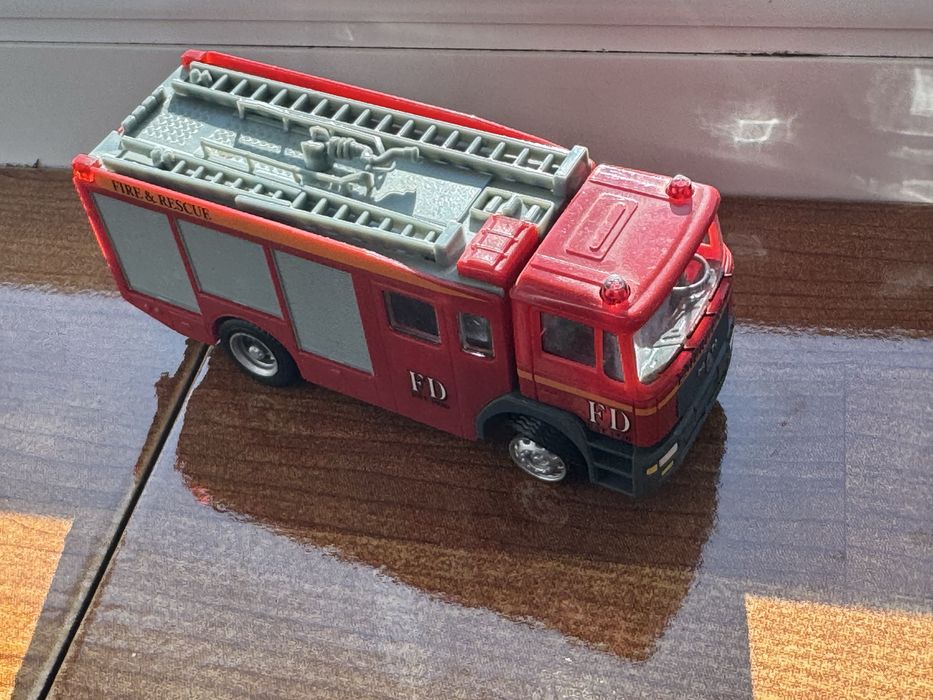 Machete metalice 1/32