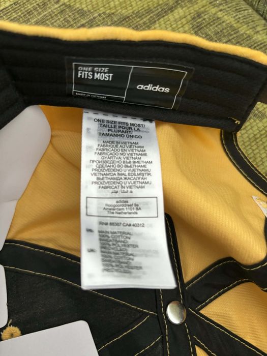 НОВИ шапки с козерка Adidas